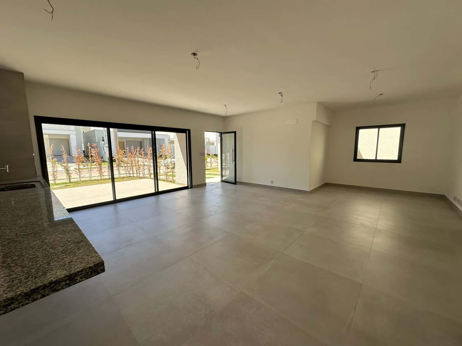 Casa a venda Jardins Lyon com 252 metros em Aparecida de Goiânia - GO