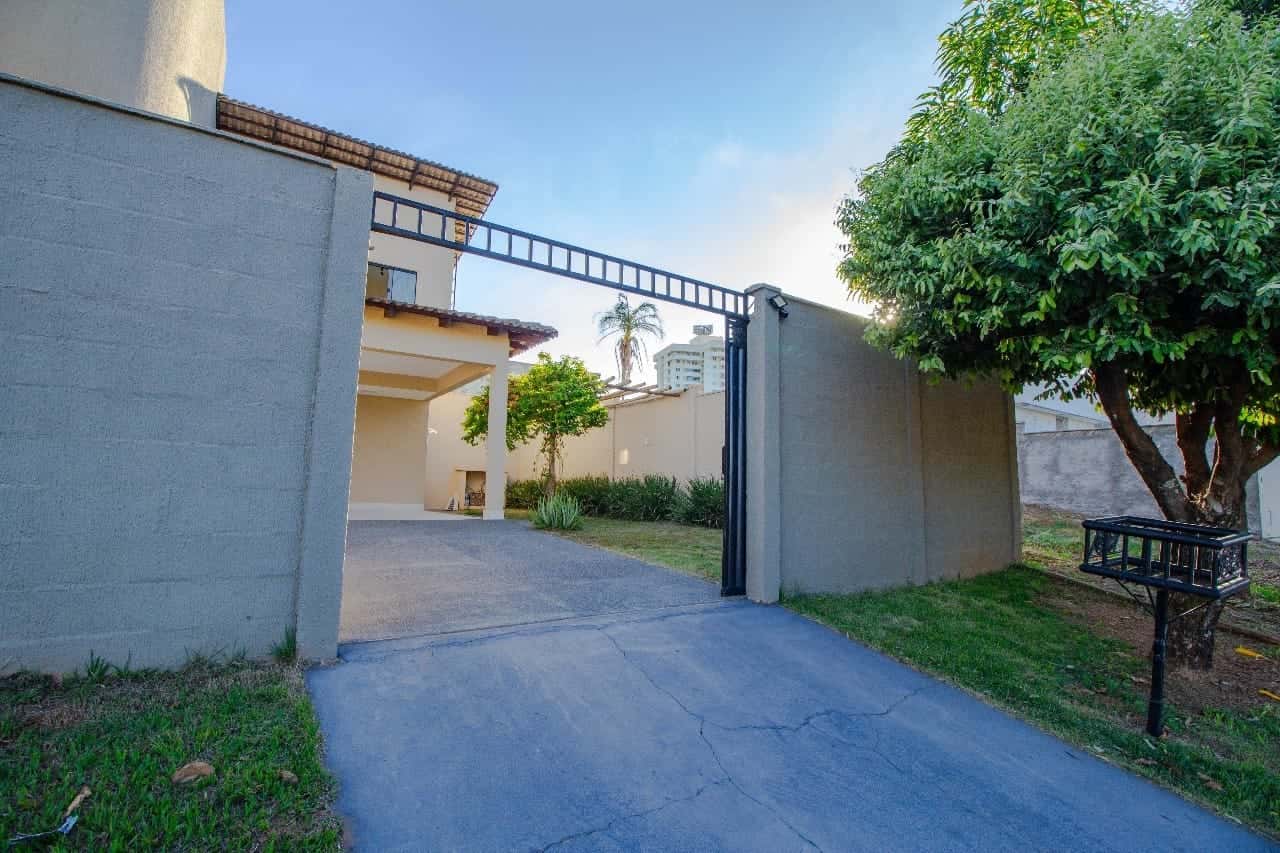 Sobrado Residencial à venda, Vila Jardim Vitória, Goiânia - SO0347.