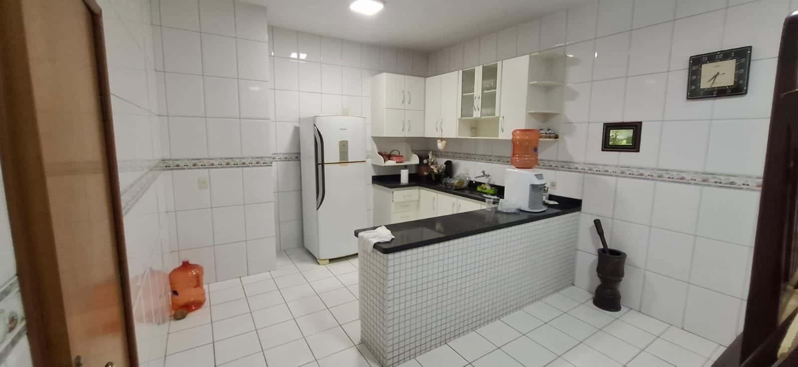 Sobrado à venda no Setor Aeroporto, 5 quartos, 270m², Goiânia