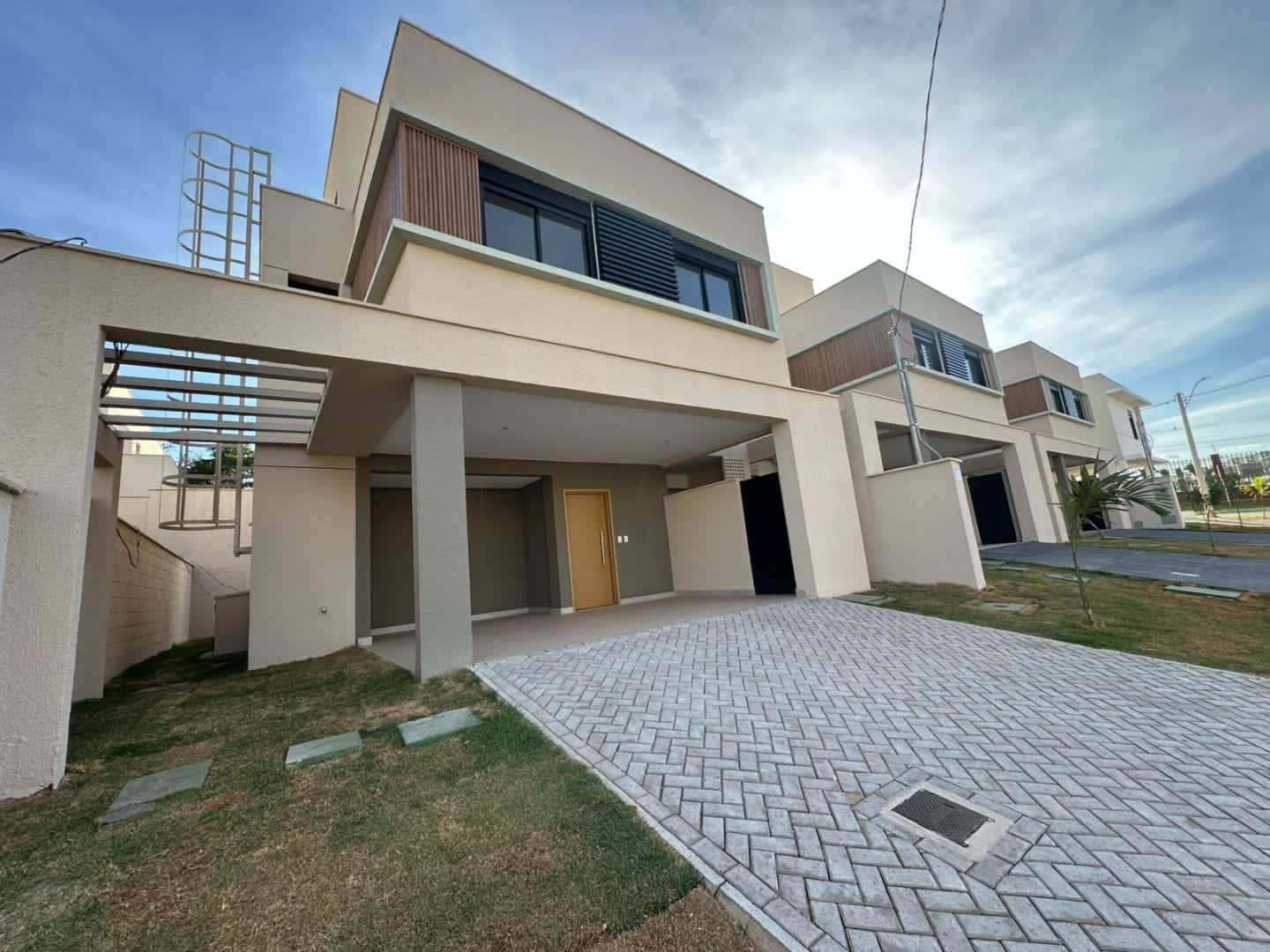 Sobrado com 4 dormitórios à venda, 181 m² por R$ 1.122.000,00 - Conjunto Residencial Storil - Aparecida de Goiânia/GO