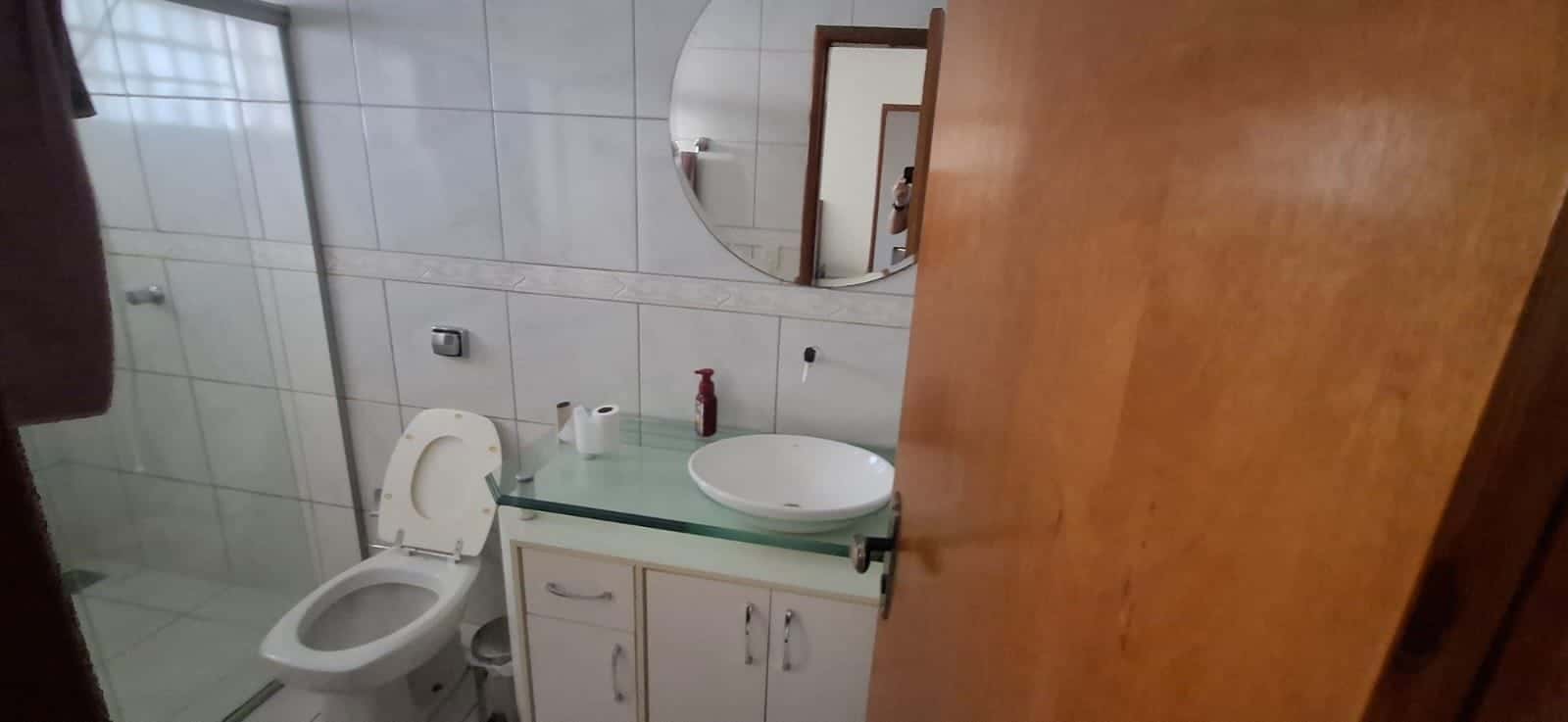 Sobrado à venda no Setor Aeroporto, 5 quartos, 270m², Goiânia
