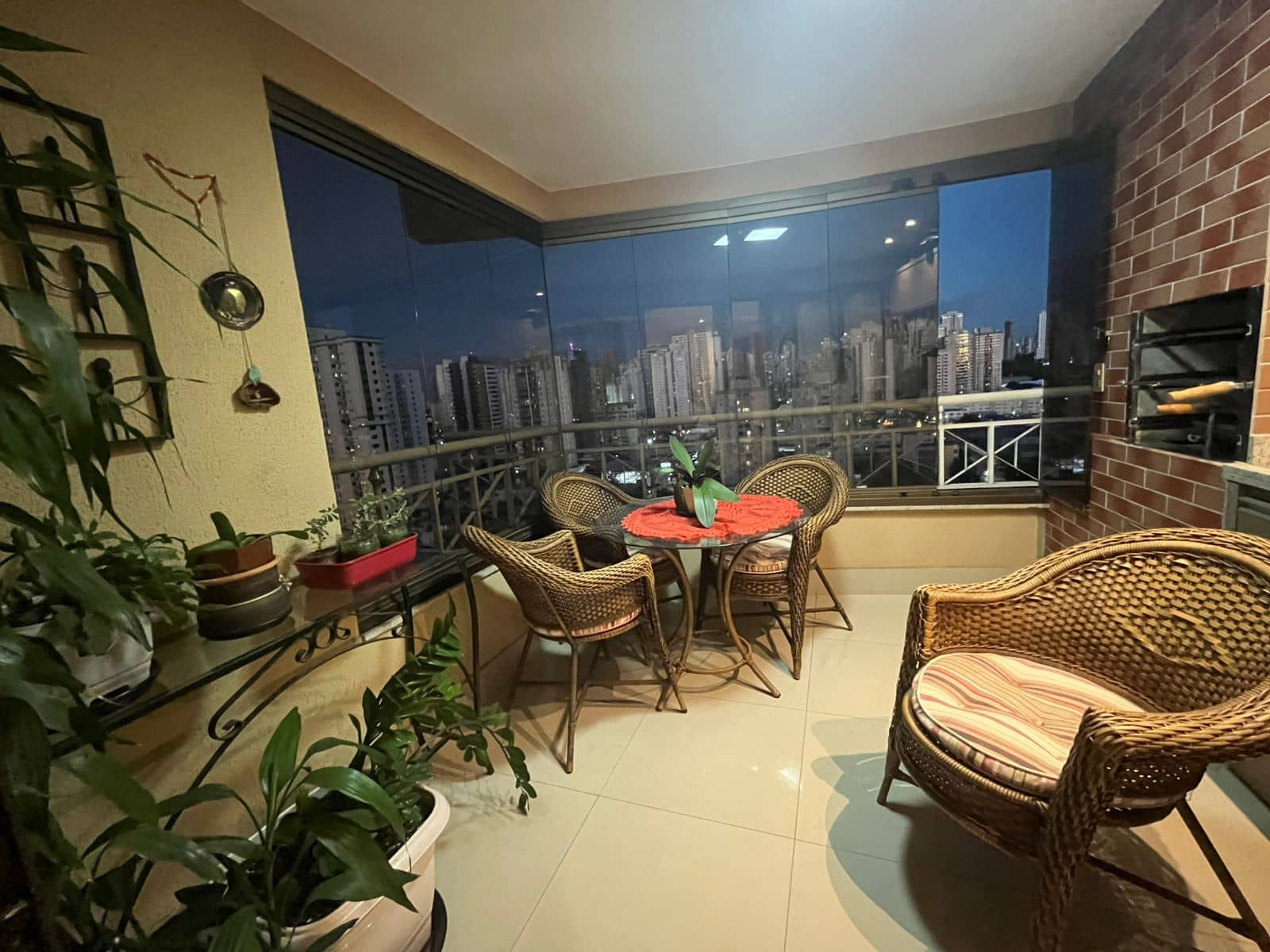 Apartamento para aluguel tem 90 m² com 2 quartos em Setor Bueno - Goiânia - GO