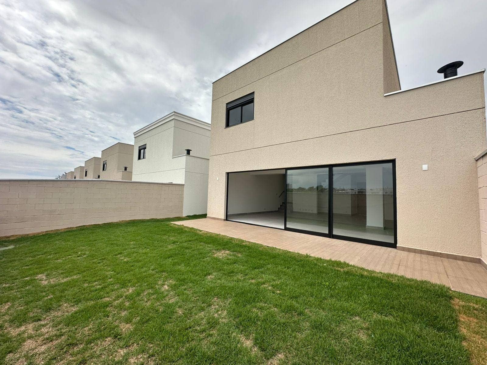 Sobrado à venda, Residencial Jardins Lyon, Aparecida de Goiânia, GO