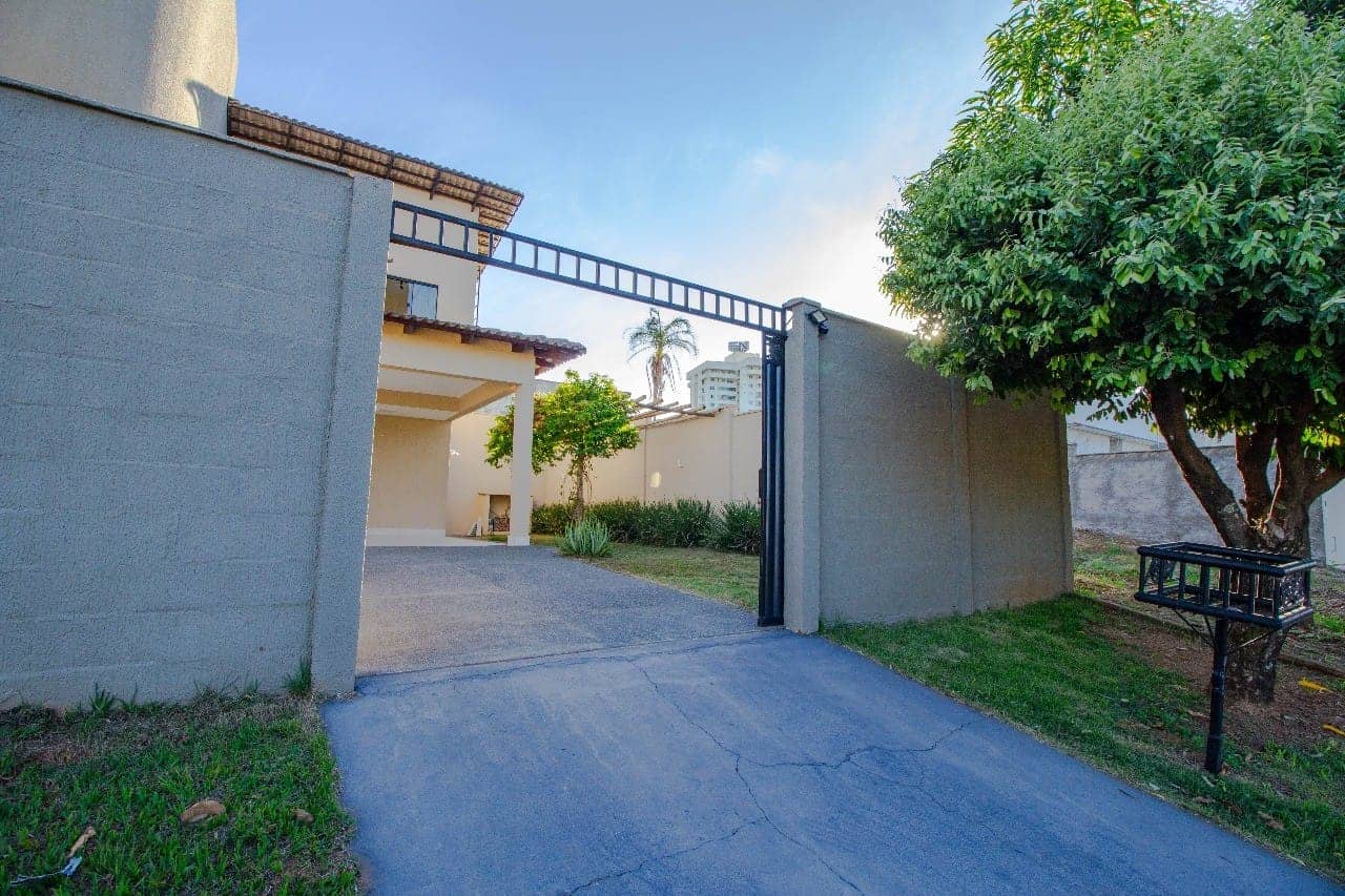 Sobrado Residencial à venda, Vila Jardim Vitória, Goiânia - SO0347.