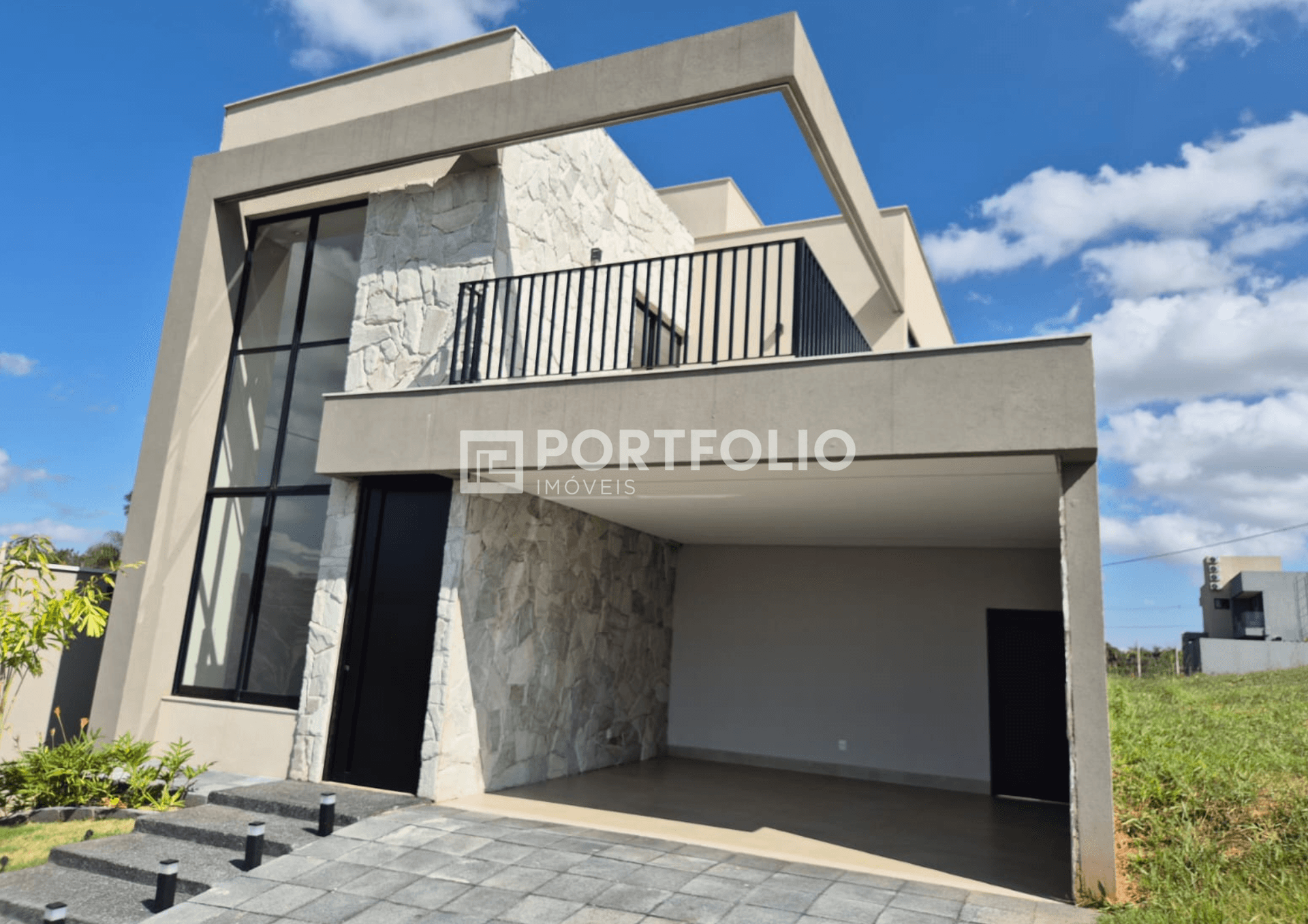 Sobrado à venda com 4 quartos/ 4 suítes no Jardins Versalhes, Goiânia, GO