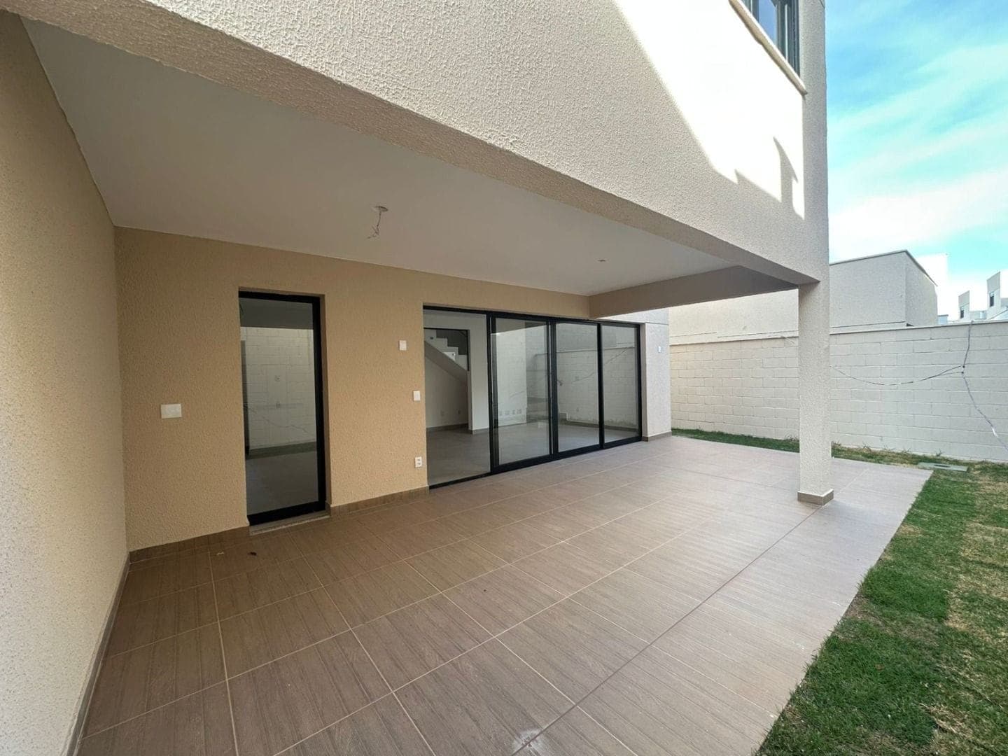 Sobrado com 4 dormitórios à venda, 181 m² por R$ 1.122.000,00 - Conjunto Residencial Storil - Aparecida de Goiânia/GO