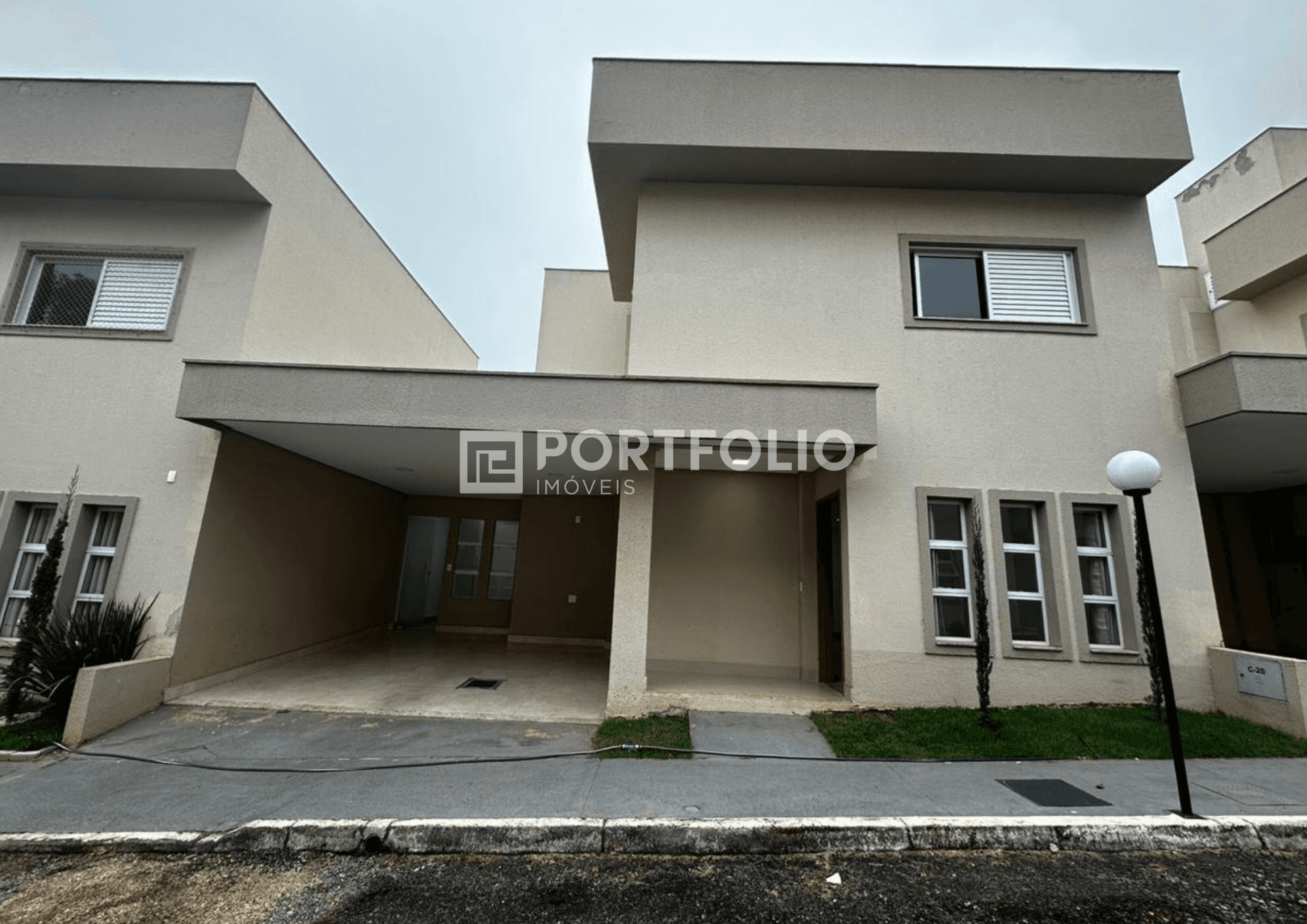 Sobrado para locação com 3 quartos/ 3 suítes em Aparecida de Goiânia, GO