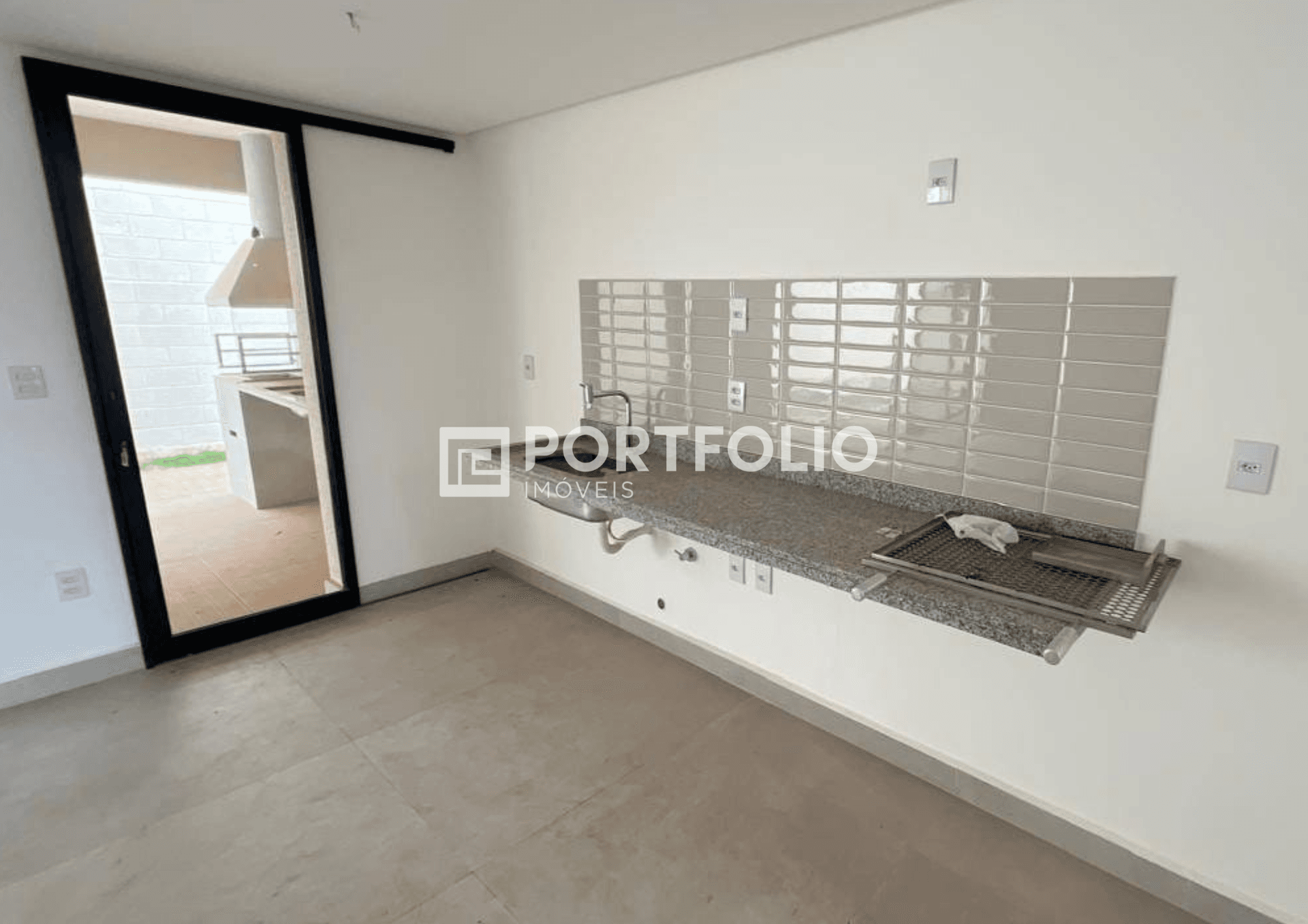 Sobrado à venda 4 quartos/3 suítes no Jardins Marselha, Aparecida de Goiânia, GO