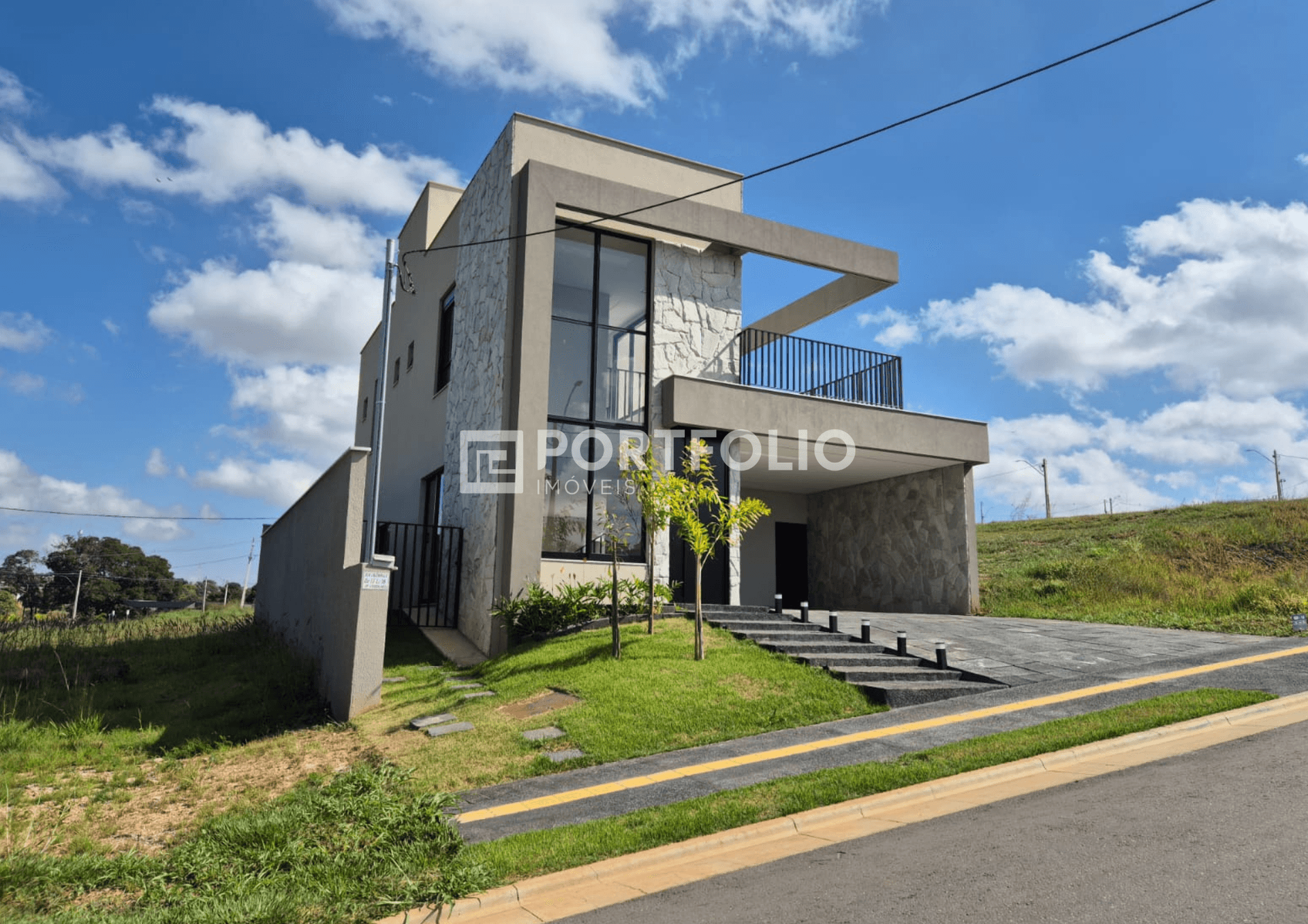 Sobrado à venda com 4 quartos/ 4 suítes no Jardins Versalhes, Goiânia, GO