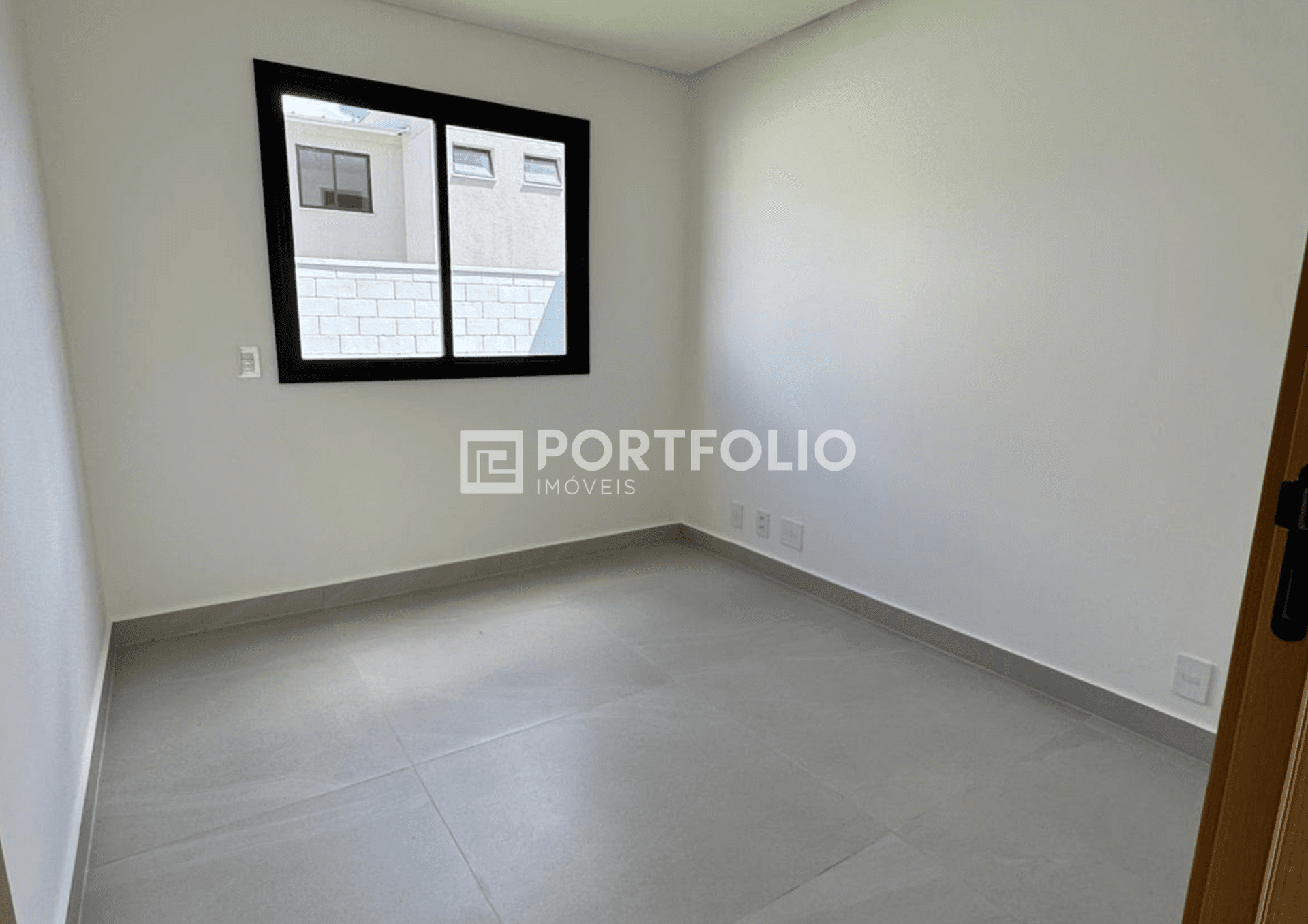Sobrado à venda 4 quartos/3 suítes no Jardins Cannes, Aparecida de Goiânia.
