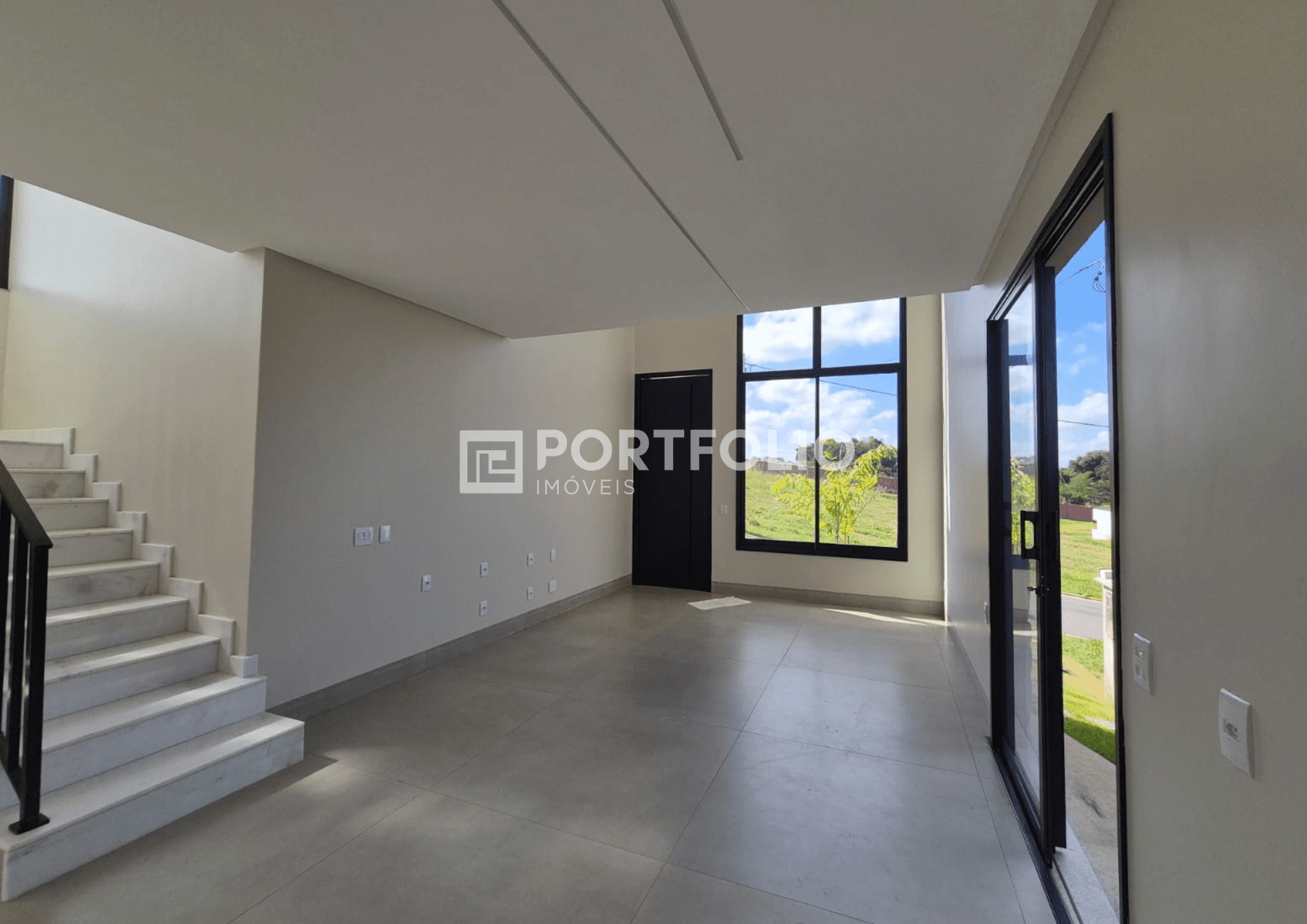 Sobrado à venda com 4 quartos/ 4 suítes no Jardins Versalhes, Goiânia, GO