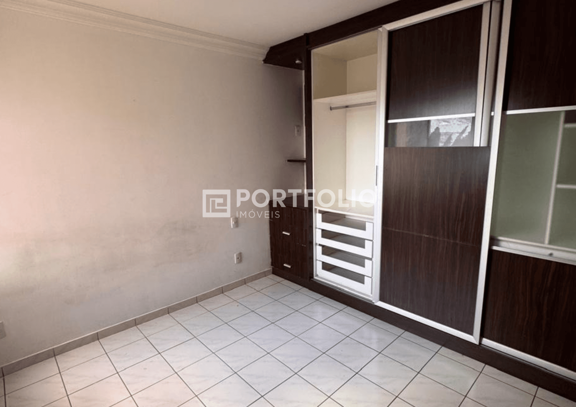 Apartamento à venda com 3 quartos no Jardim Luz, Aparecida de Goiânia, GO