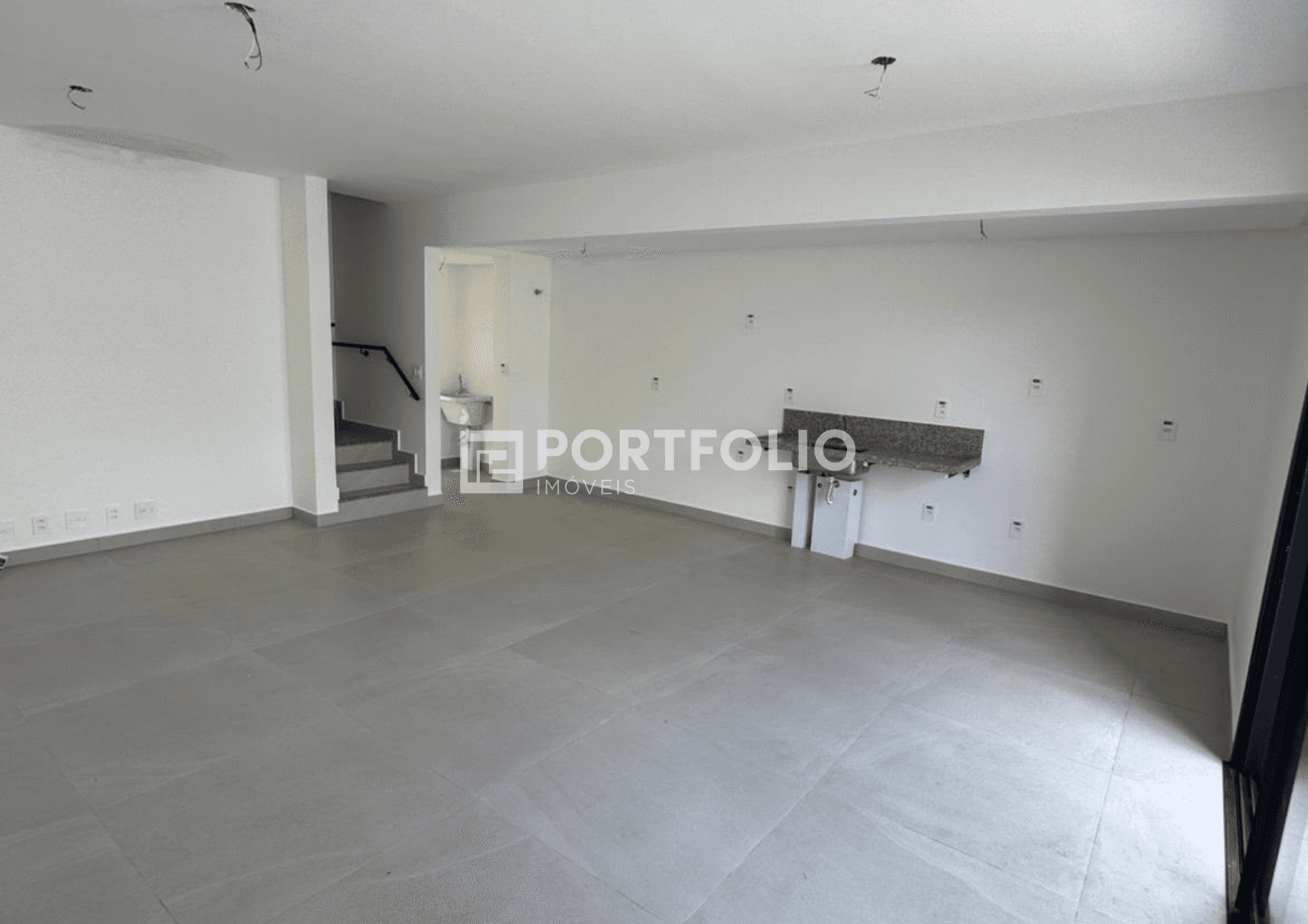 Sobrado à venda 4 quartos/3 suítes no Jardins Cannes, Aparecida de Goiânia.