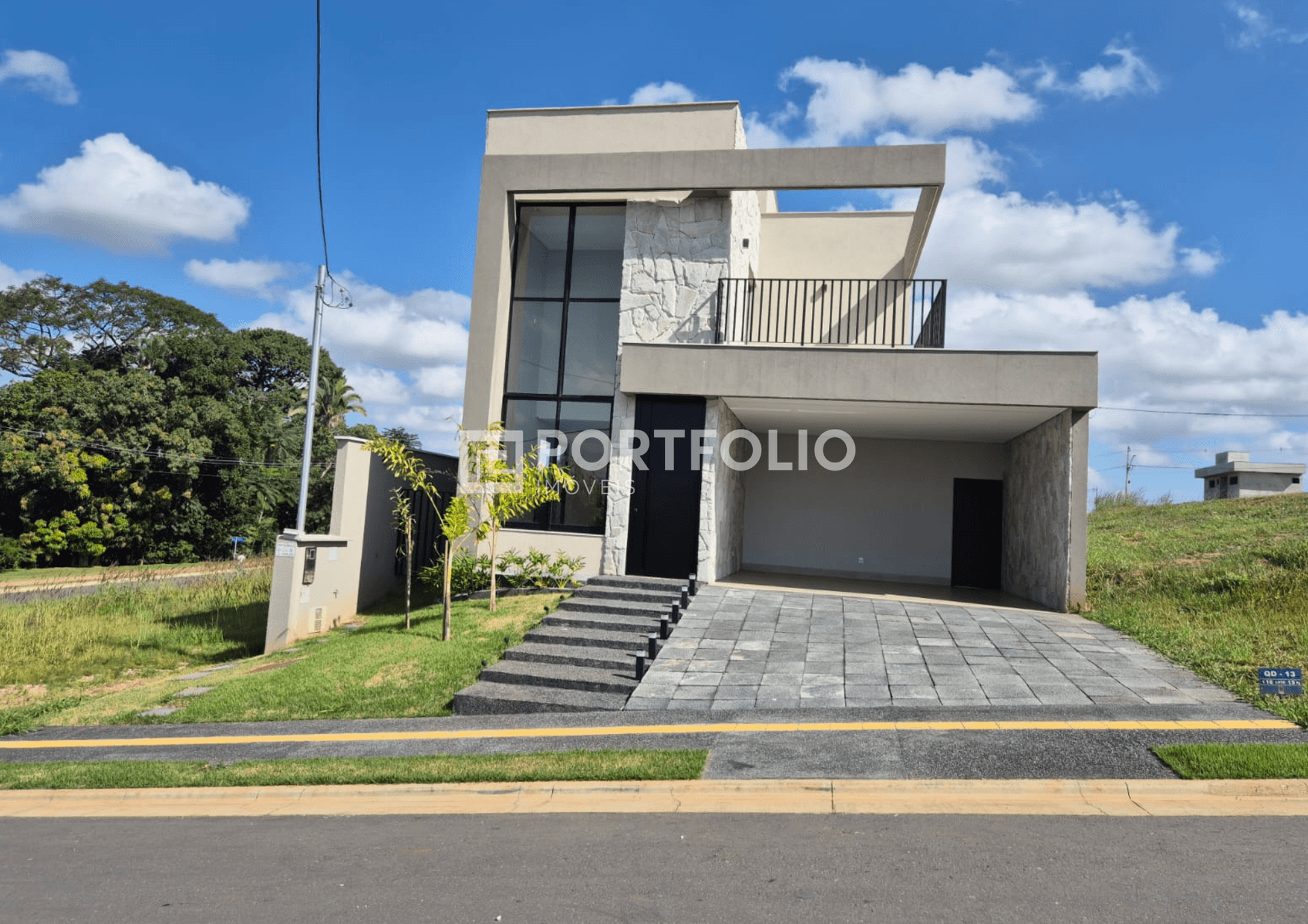 Sobrado à venda com 4 quartos/ 4 suítes no Jardins Versalhes, Goiânia, GO