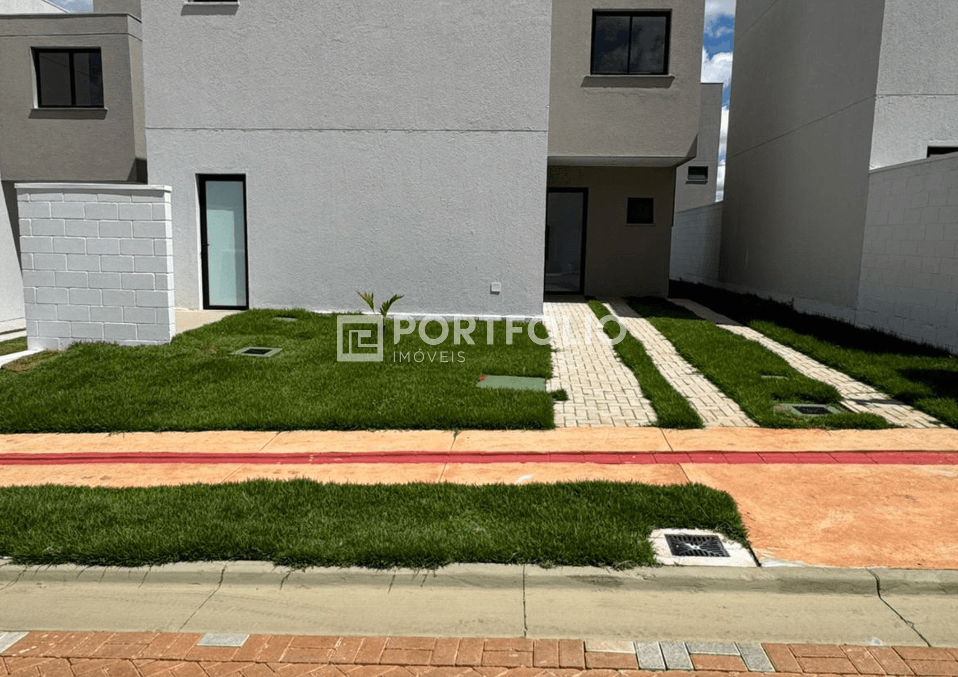Sobrado à venda 4 quartos/3 suítes no Jardins Cannes, Aparecida de Goiânia.
