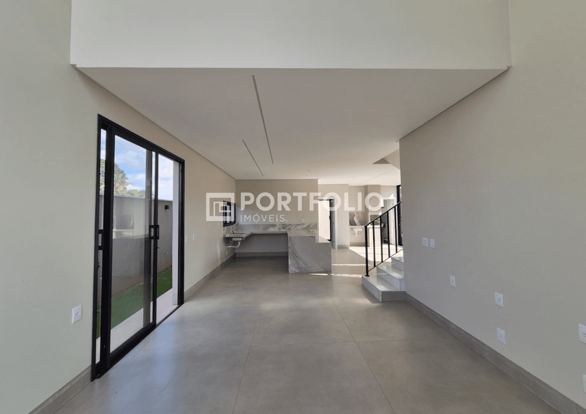 Sobrado à venda com 4 quartos/ 4 suítes no Jardins Versalhes, Goiânia, GO