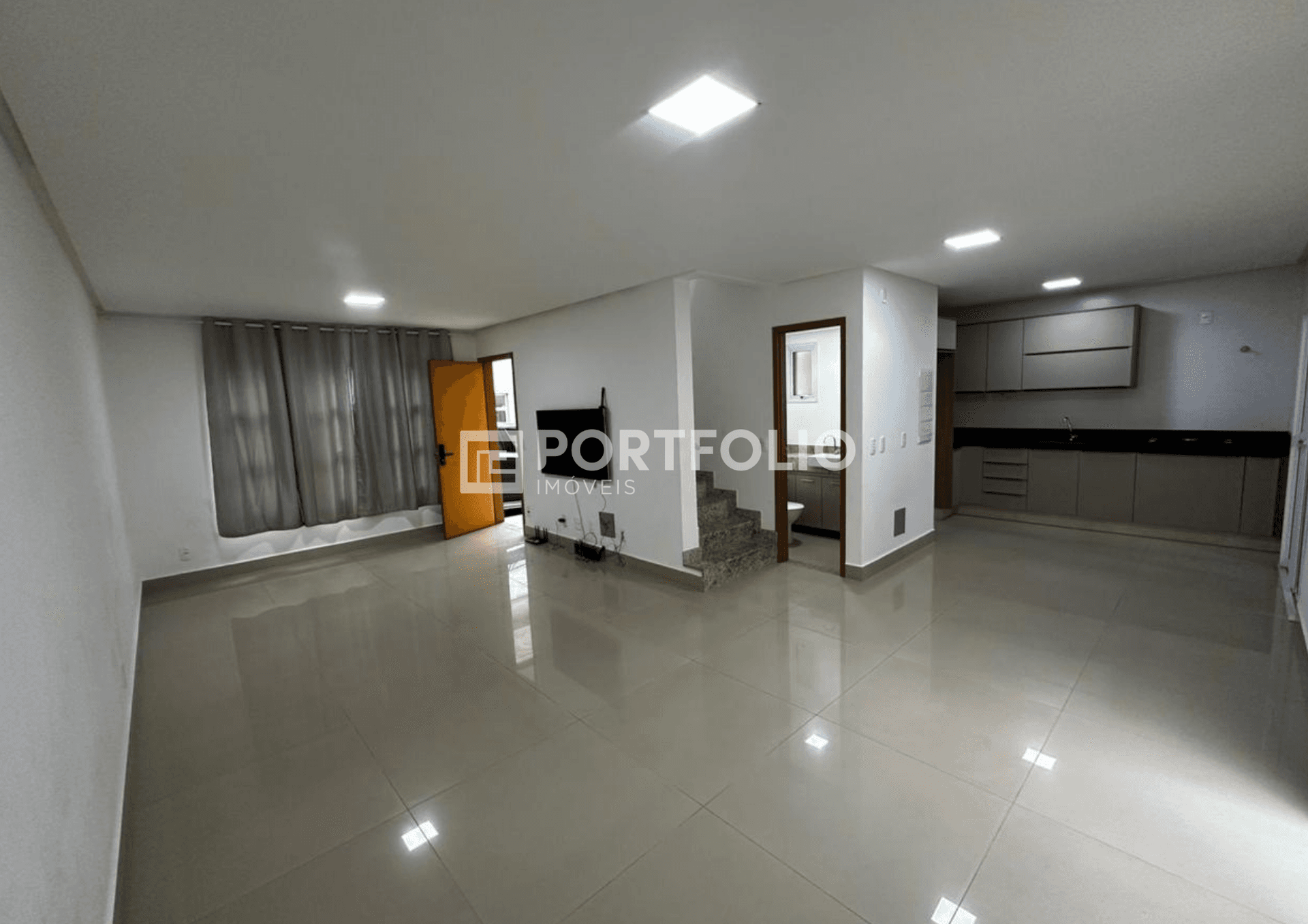 Sobrado para locação com 3 quartos/ 3 suítes em Aparecida de Goiânia, GO
