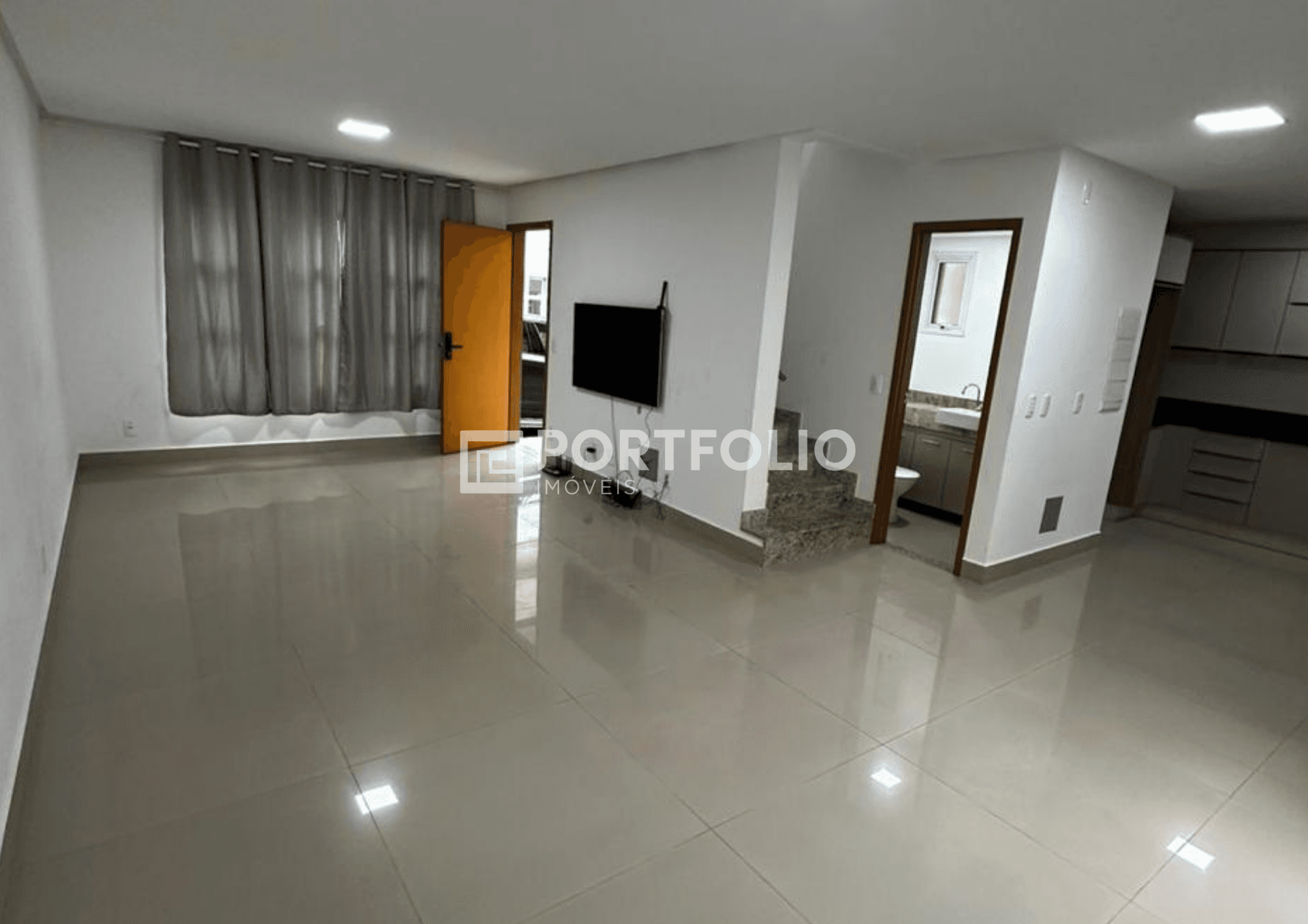 Sobrado para locação com 3 quartos/ 3 suítes em Aparecida de Goiânia, GO