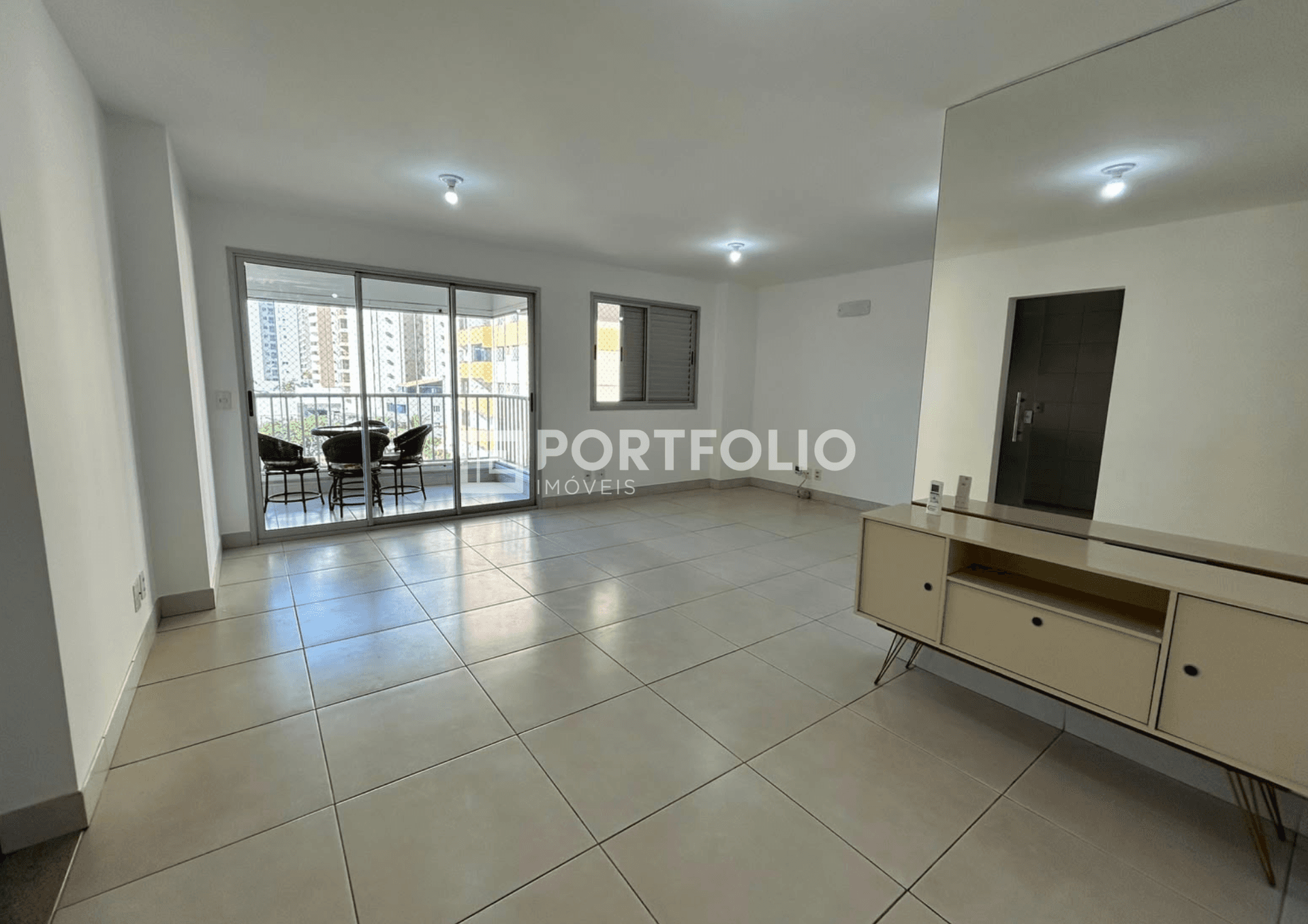Apartamento para locação com 2 quartos no FlamPark Residencial Club, Jardim Goiás, Goiânia.